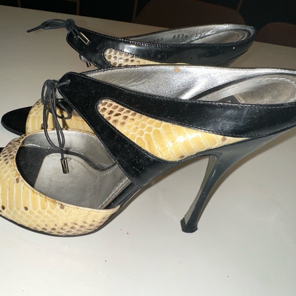 Dolce & Gabbana Black and Tan Snakeskin Reptile Heels Size 37 1/2 - Picture 3 of 8